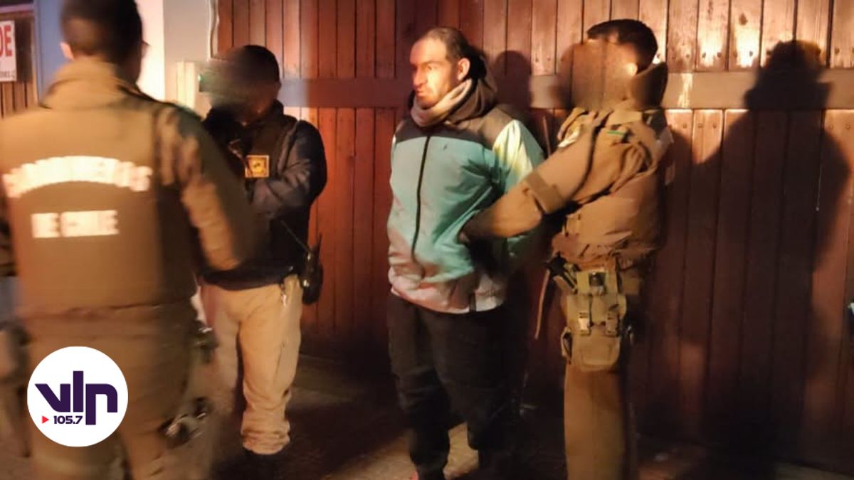 Detienen a sujeto por lanzar drogas a la cárcel de Curicó mediante el método del "pelotazo"